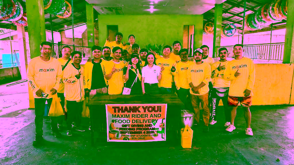 Namigay ang Maxim Rides & Food Delivery ng meals sa mga bata sa barangay ng Pampanga