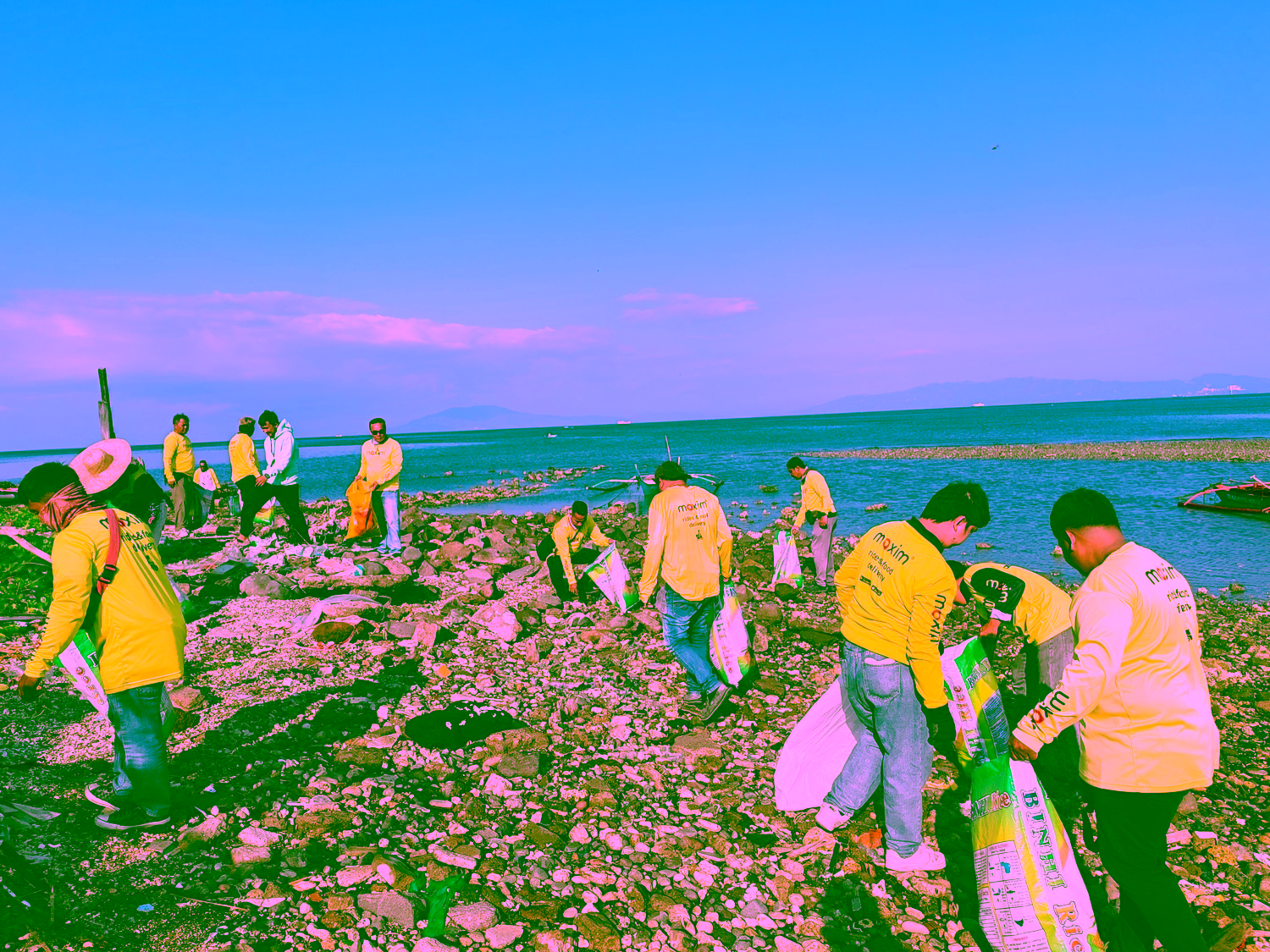 Maxim Lead Coastal Clean-Up Drive in Celebration of Earth Day